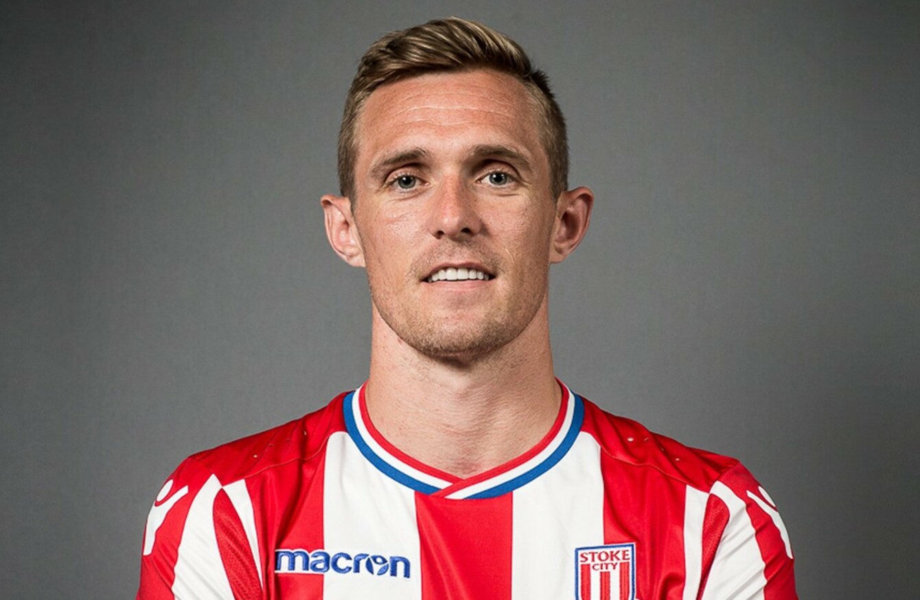 Stoke snap up former Man United midfielder Fletcher . The421340 x 874