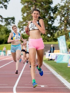 Sonia O'Sullivan's 15-year-old daughter storms to 800m victory at the Morton Games