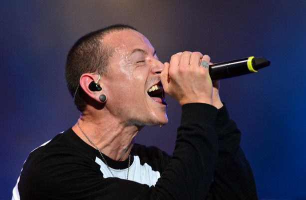 After Chester Bennington's death, Linkin Park returns to the charts