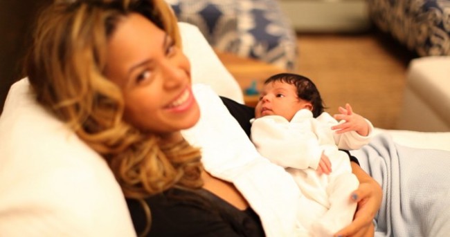 GALLERY: Beyoncé and Jay Z release first pics of baby Blue Ivy
