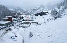 13,000 tourists trapped in Swiss ski resort after heavy snowfall