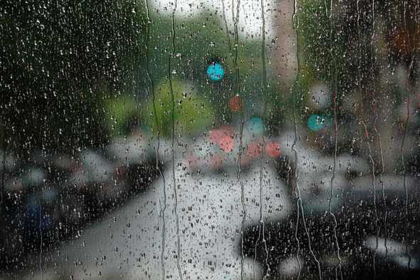 Дождь на окнах слова. Окно дождь снег. Как на фото изобразить дождь. Rain Wind. Появился Rain в Windows.