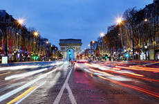 Robber shot by police after holding up bank near the Champs-Elysee