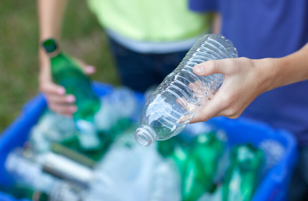 Poll: Should a deposit be charged on single use bottles and cans?