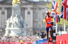Farah third as Kipchoge storms to third London Marathon title in sweltering heat