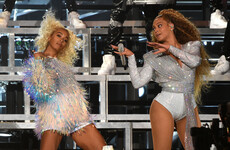 Beyoncé and Solange took a bit of a tumble at Coachella last night and people on Twitter were very amused