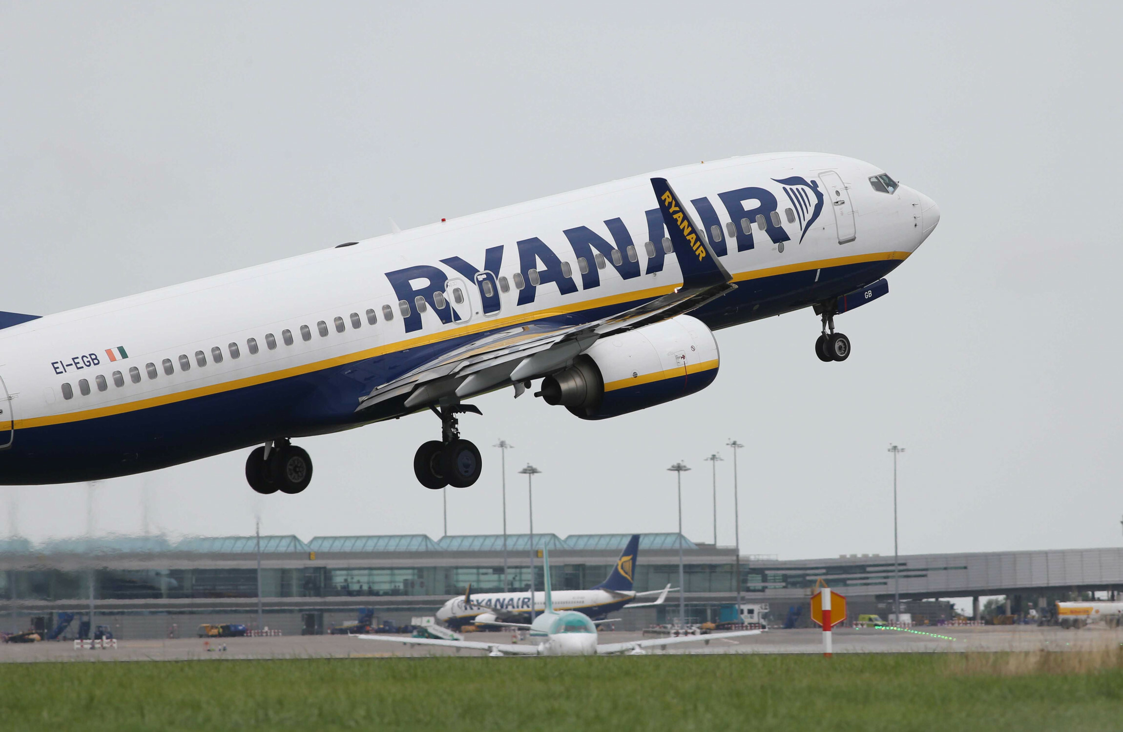 ryanair can you add baggage after online check in