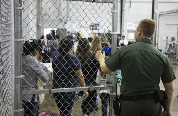 Listen Children At Us Detention Centre Cry Out For Parents Plead With Immigration Agents