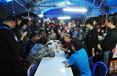 Medics reach Thai football team trapped in cave