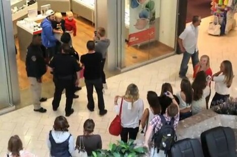Crowds gather around non-celebrity