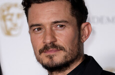 Orlando Bloom had to stop in the middle of a play to tell a woman to get off of her iPad