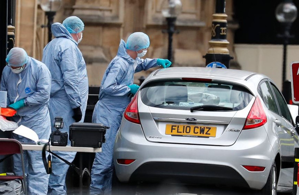 Westminster car attack tests 'ring of steel' around Parliament ile ilgili gÃ¶rsel sonucu
