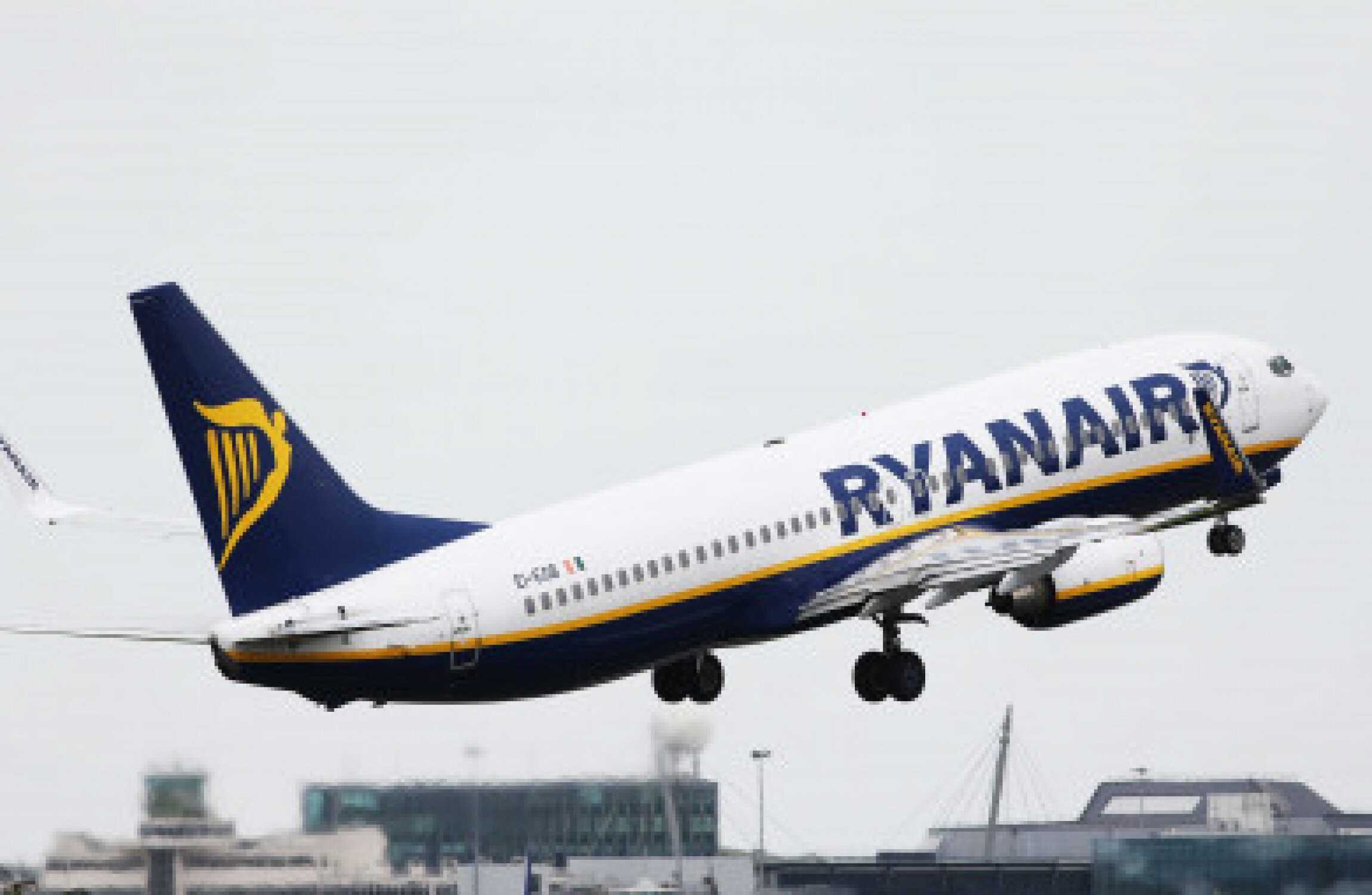 ryanair carry on charge