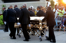 'Thank you, queen': Hundreds of fans pay respect as Aretha Franklin lies in state