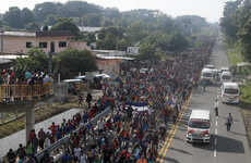'Si se pudo!' 5,000 migrants march past Mexican forces toward US border