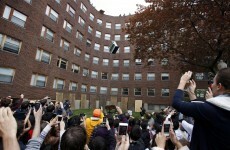 VIDEO: US university students throw a piano off a roof