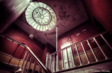Ireland in a Snapshot: Decay at the manor - exploring Ireland's abandoned houses