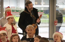 Chris O'Dowd gave an impromptu ukulele performance with schoolkids in Dublin Airport today