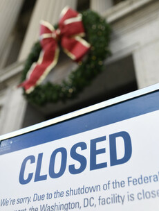 US government to stay in shutdown over Christmas after Trump digs in on €4.4 billion border wall