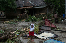 Death toll now over 400 after Indonesian tsunami as clean water and medicine supplies dwindle