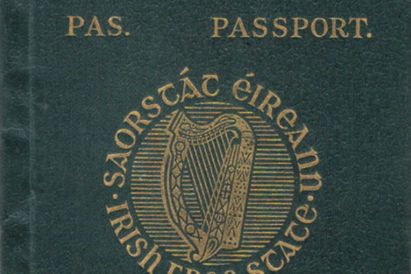 Passport state. Ирландский паспорт. Irish Passport Card. Паспорт Ирландии внутри. Ирландский паспорт фото.