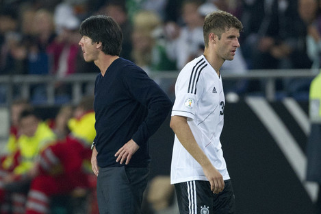Mueller (right) is unhappy with the German international manager (left). 