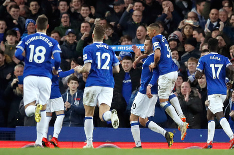 Sigurdsson celebrates doubling Everton's lead.