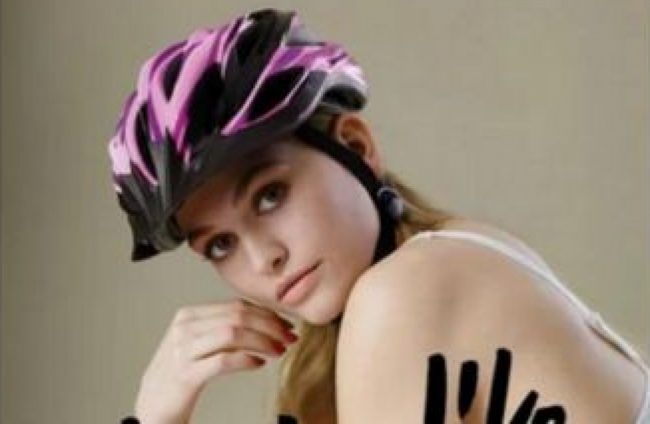 Embarrassing Stupid And Sexist German Cycling Ad Criticised For Featuring Model In Underwear 3261