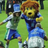 VIDEO: David Luiz dancing with Stamford the Lion