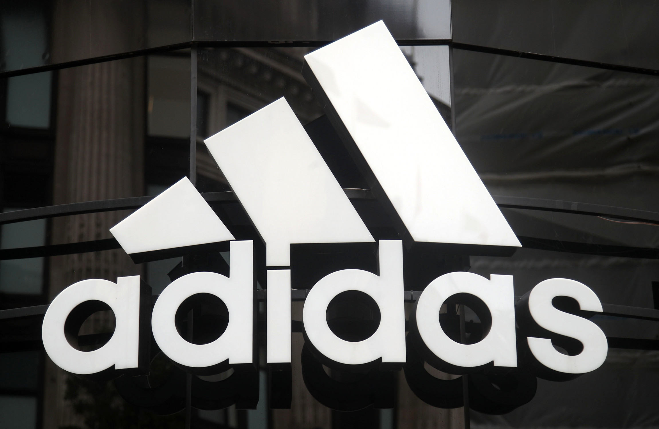 adidas the brand with the 3 stripes in german