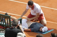 Murray survives injury scare at French Open
