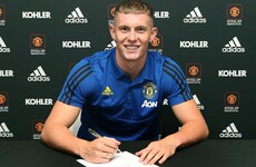 England U21 'keeper signs new Man United contract, heads back out on loan