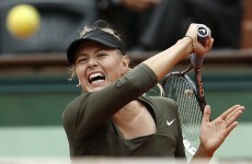 Sharapova struggles through to quarters at Roland Garros