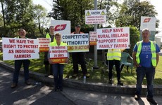 Farmer protests end outside factories - but meat industry says 100,000 cattle in backlog
