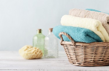 HOW TO MAKE TOWELS SOFT AND FLUFFY AGAIN (Easy & Fast), HOW TO CLEAN TOWELS