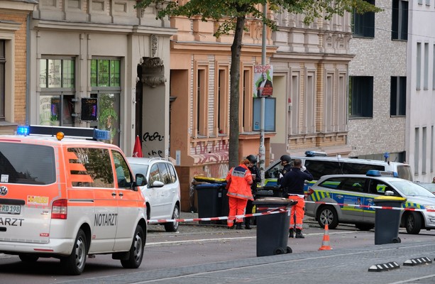 Two people killed in shooting near synagogue in German city