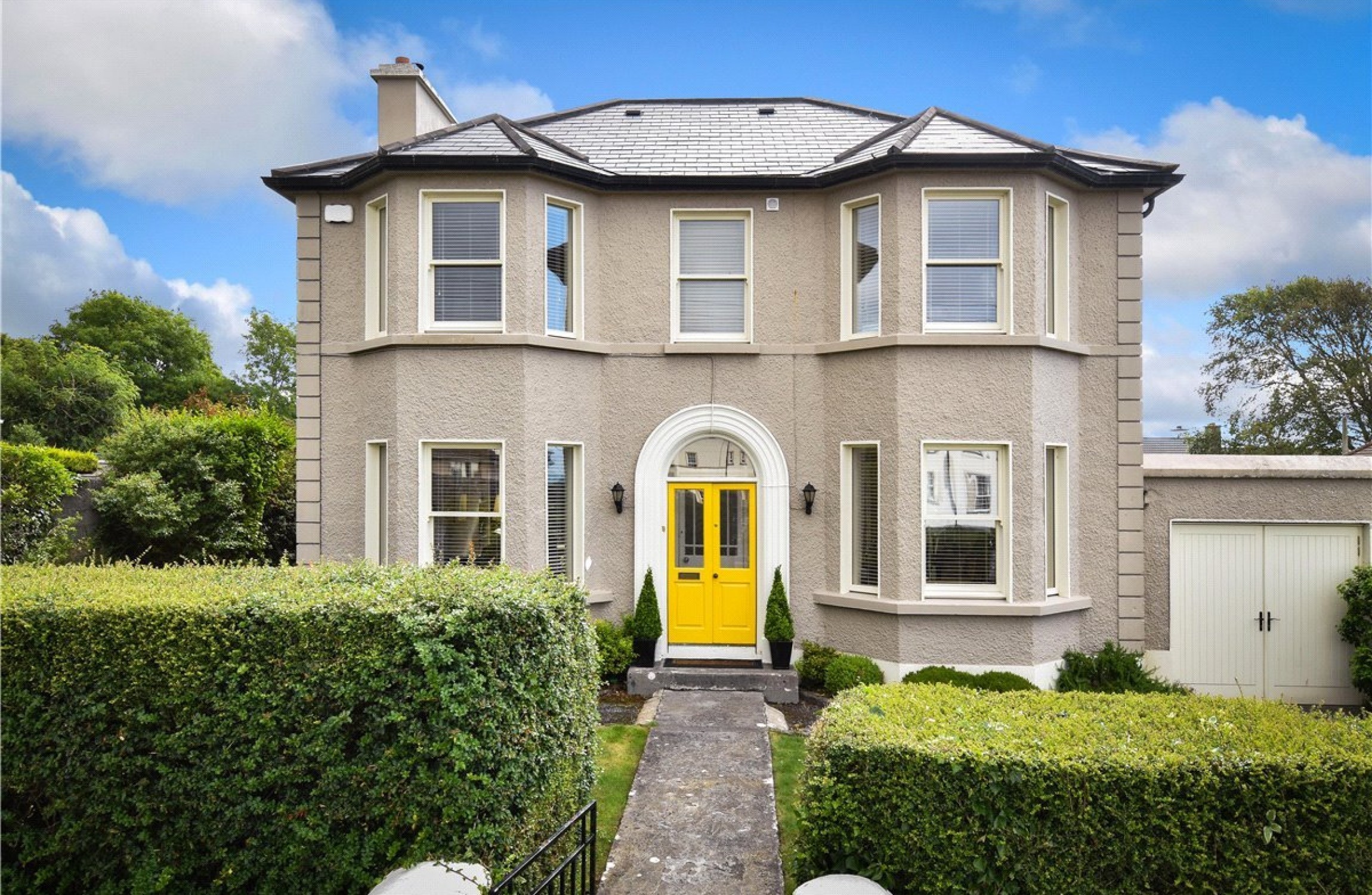 4 Of A Kind Homes With Bay Windows That Make The Most Of Natural Light   River