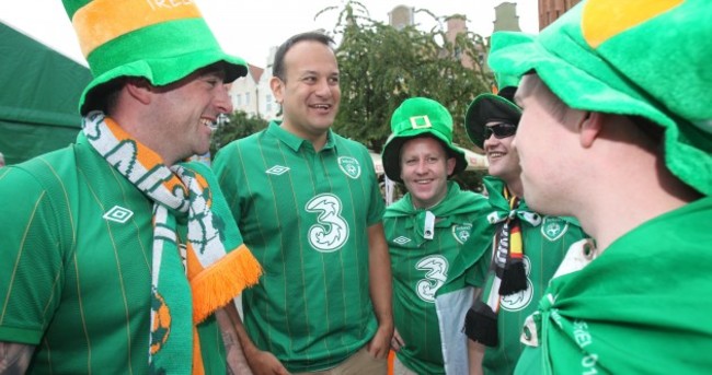 Minister Literally Pulling on the Green Jersey Pic of the Day