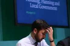 Fine Gael looks to independent TDs to survive tonight's vote of no confidence in Murphy