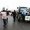 Taoiseach 'sympathises' with farmers as blockade of major Aldi distribution centre continues