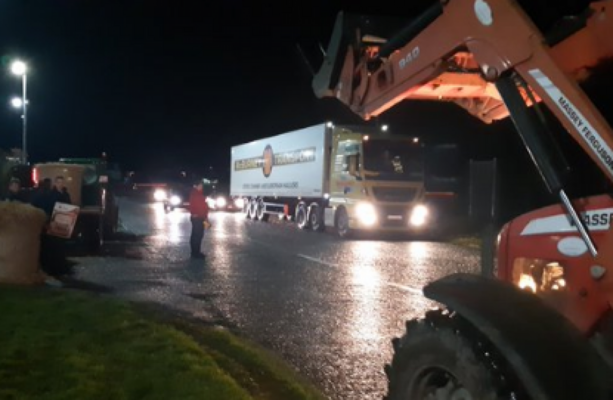 Farmers begin 12-hour blockade of major Lidl distribution centre in Cork