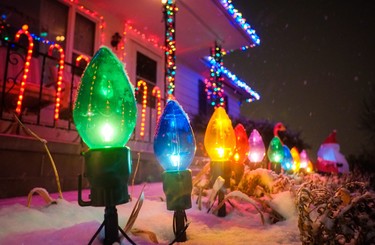 How to Prevent Christmas Lights From Tripping When it Rains