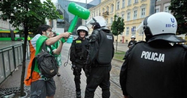 Photo: Irish supporter clashes with Polish riot police