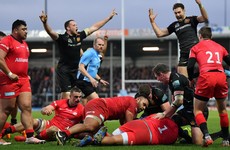 Exeter Chiefs win thrilling clash with Saracens to regain Premiership top spot