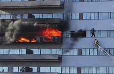 Firefighters rescue man by ladder as he attempts to flee burning high-rise building in LA