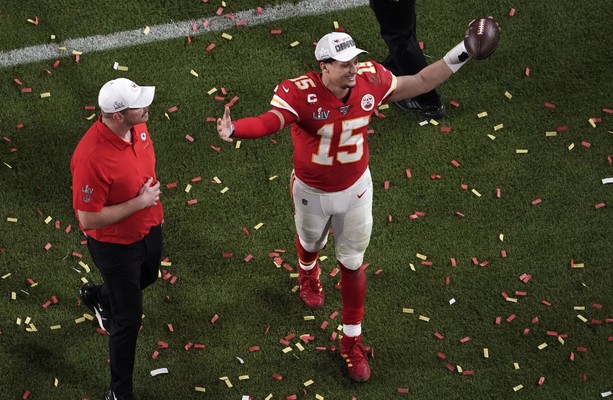 2020 Super Bowl score: Patrick Mahomes leads Chiefs to late comeback win  over 49ers in thrilling game 