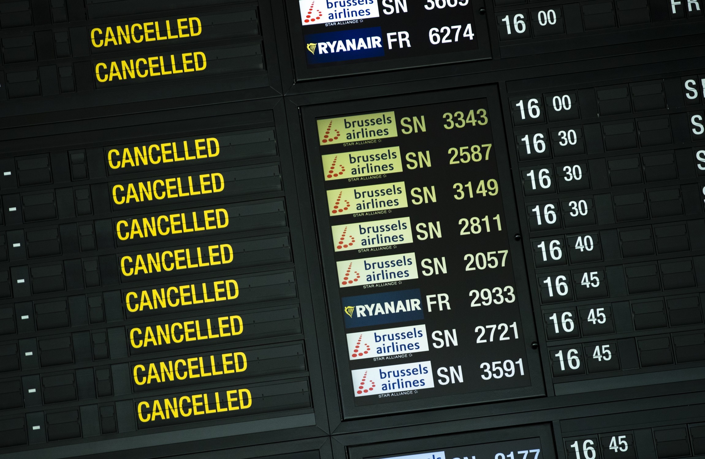 EU Says Airlines Must Refund Customers For Cancelled Flights, And ...