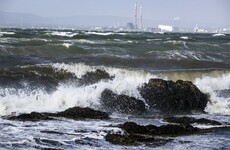7,900 buildings without power as Status Yellow wind warning remains in place for entire country