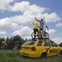 Rivals must attack Wiggins, says Van den Broeck