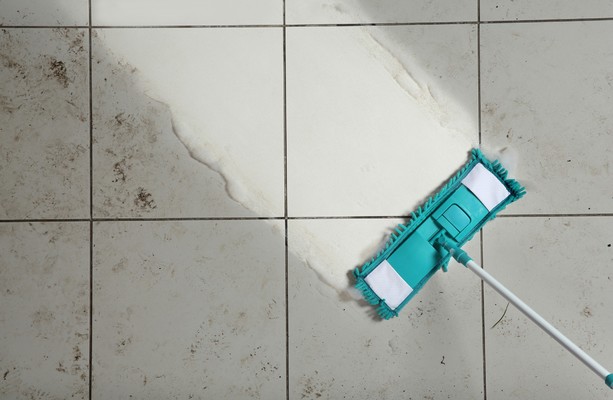 Here S How To Properly Mop A Tiled Floor, Best Way To Clean Tile Floors At Home